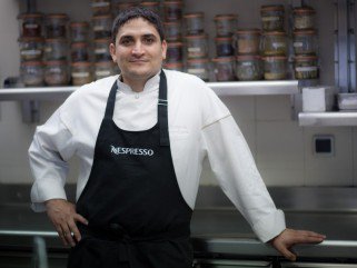 Egy csésze presszókagyló rendel -  -  - +++++Michelin-csillag, +++++polenta, +++++San+Pellegrino, ++++Mauro+Colagreco, +++Cote+d%E2%80%99Azur, ++Gault+Millau, +k%C3%A1v%C3%A9, kagyl%C3%B3, 