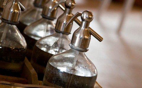 Szódavíz a kezdetektől napjainkig - Gasztronómia - Gasztro - ásványvíz, jedlik ányos, ronaqua, szénsav, szóda, víz,